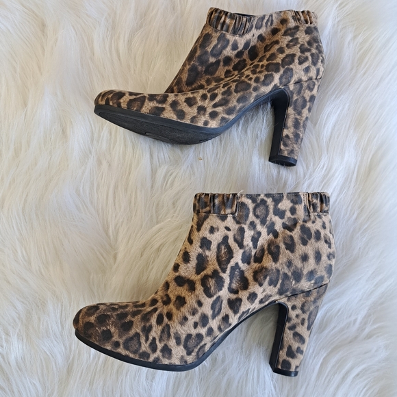 HURRY. New Sam & Libby booties - Picture 3 of 9